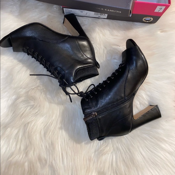 Shoes/Booties - Picture 3 of 10